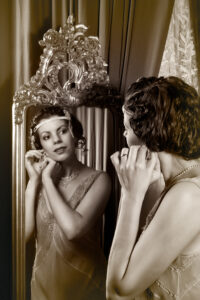 1920s lady in mirror